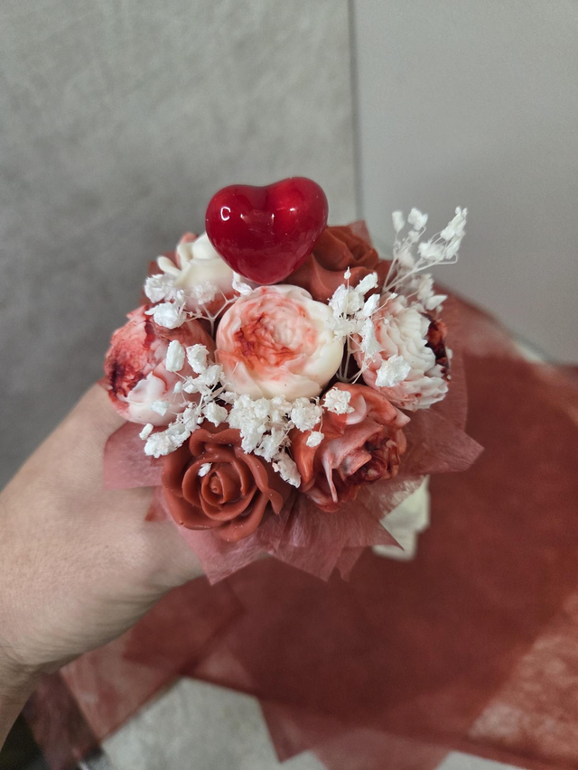 Bouquet Boîte Surprise Cerise