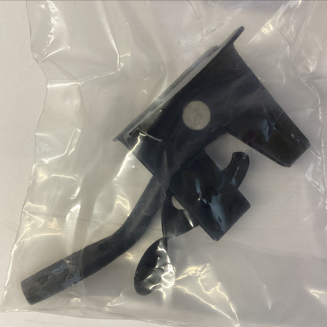 Black auto gate latch 0159403