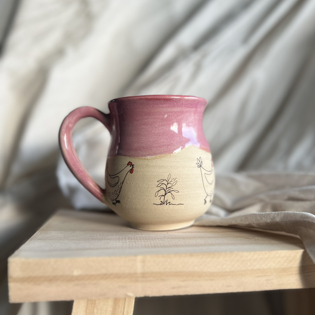 Keramiktasse mit Huhn-Motiv in pink