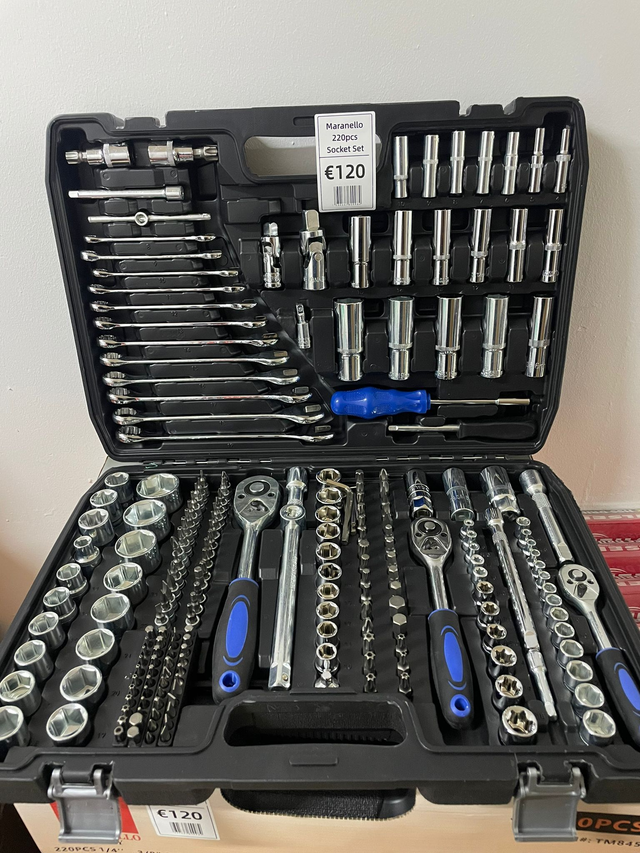 220pc socket and tool set