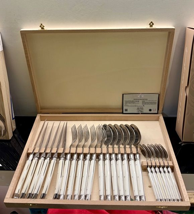 CUBERTERIA LAGUIOLE BLANCA