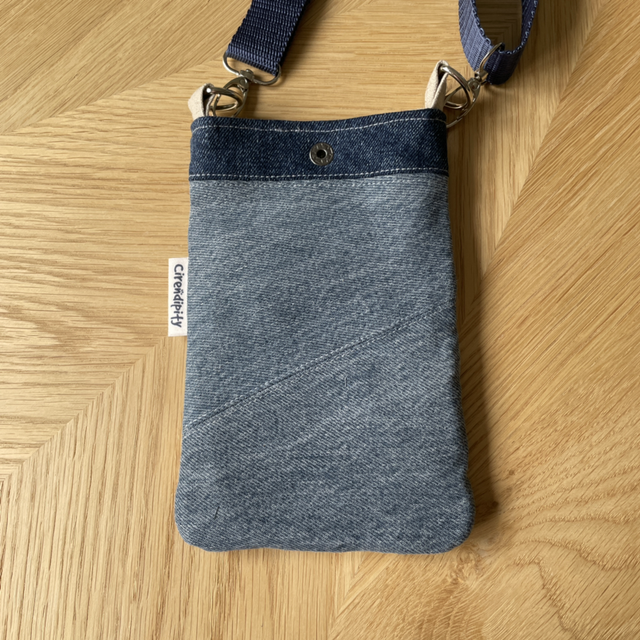 Jinx phone pouch