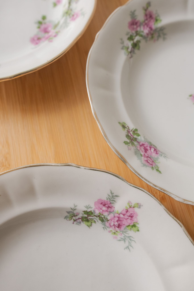 Lot de 4 assiettes creuses à motifs floraux roses 🩷
