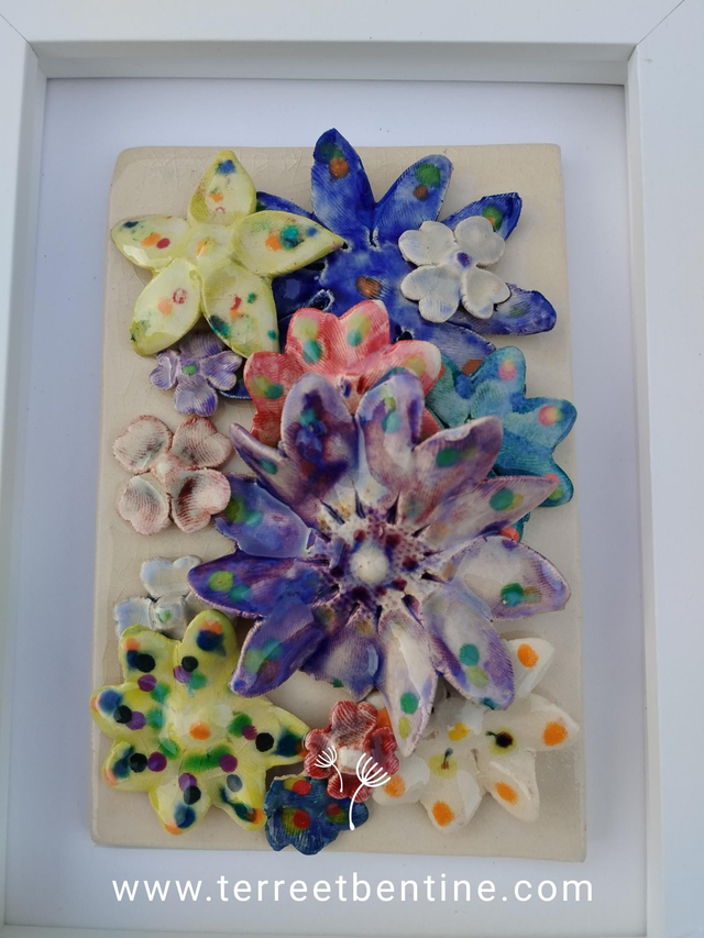 COMPOSITION florale - en faïence 