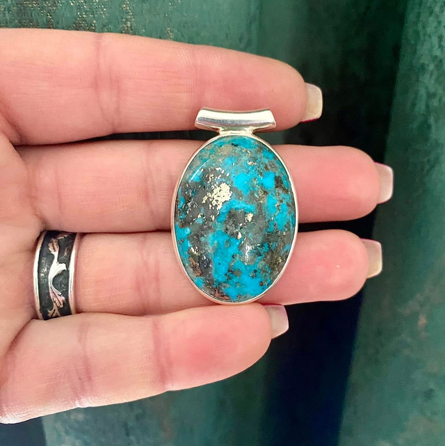 Pendentif en argent et Turquoise Iranienne sur monture indienne (divine !)