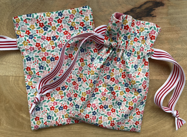 Ditsy Christmas Flowers Gift Bag