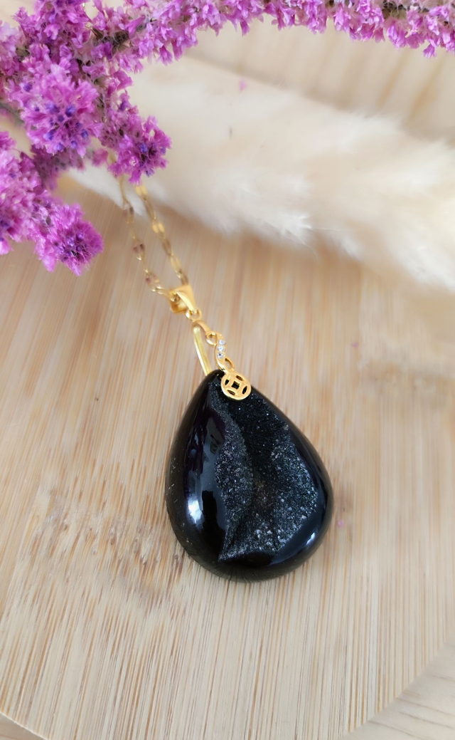 Agate noire Druzy (inclusion de quartz)