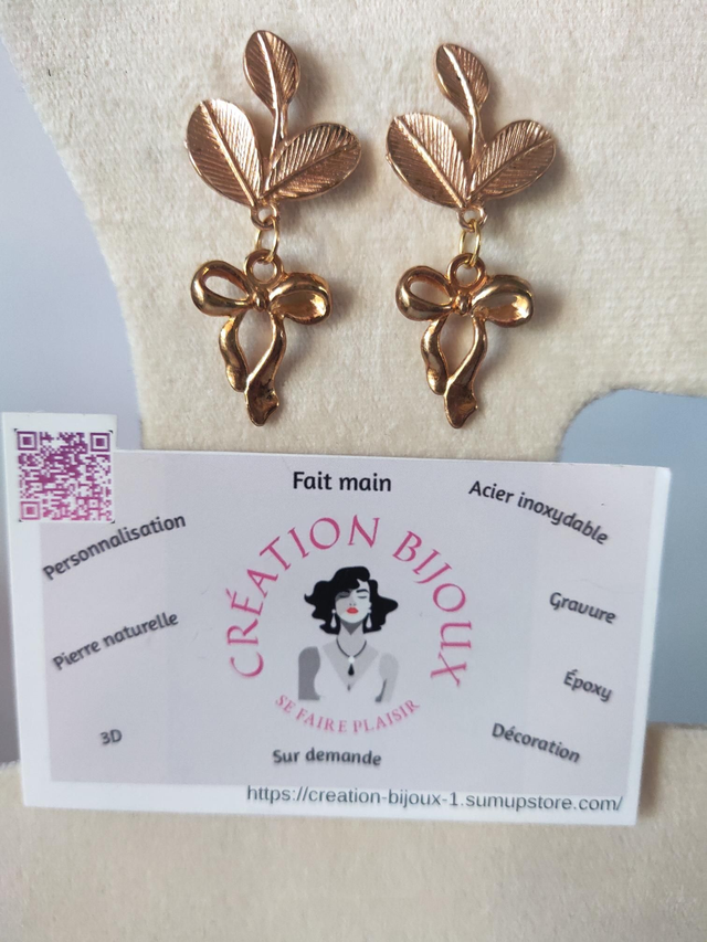 Boucle d'oreille  feuilles  et noeud 