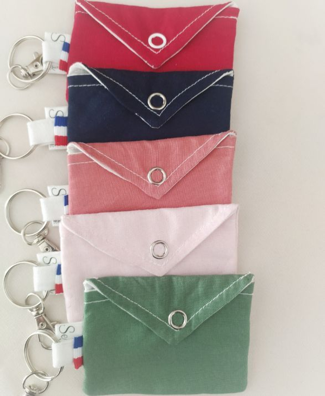 Distributeur de sacs à crottes de chien