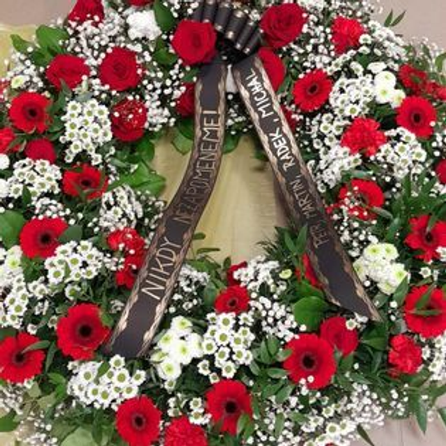  Smuteční věnec z živých květin 