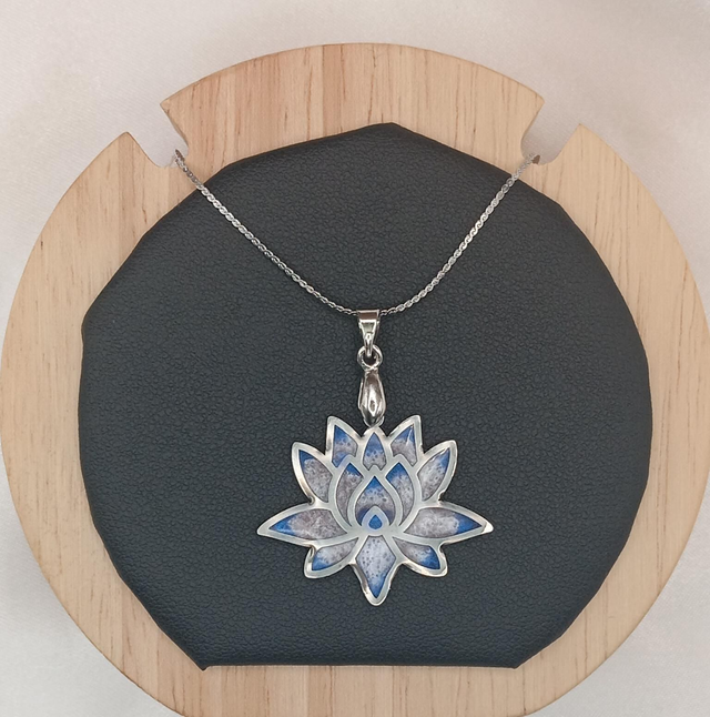 Pendentif fleur de lotus