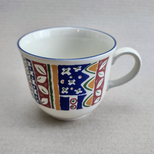 Staffordshire Tableware | Kleine Mok Drinkkopje (diameter 8,5 cm | hoogte 7,5 cm) | in kleurrijk &#039;Diablo&#039; motief | Vintage