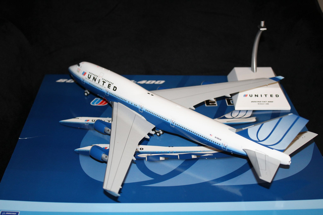United Airlines B747-400 (N199UA) Blue Tulip with Star Alliance Logo and 2008 USA Olympic Team Titles 1:200