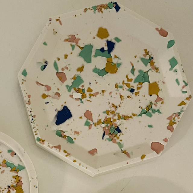 Plateau alvéole en terrazzo