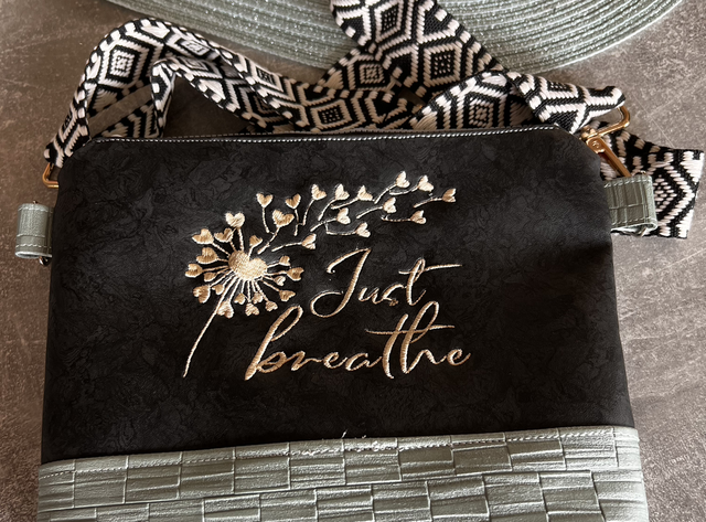 Tasche mit Stickerei