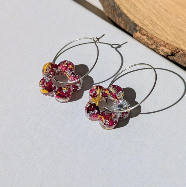 Pendientes de aro flor con pétalos