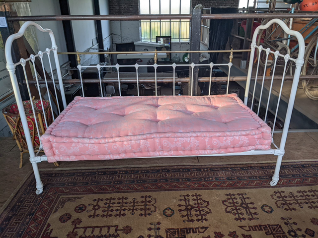 Lit d’enfant en fer