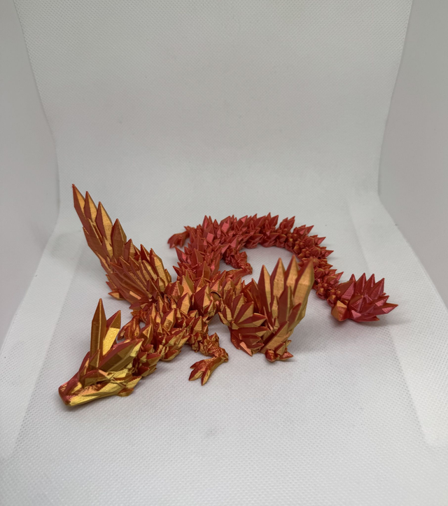 Dragon cristal avec des ailes 