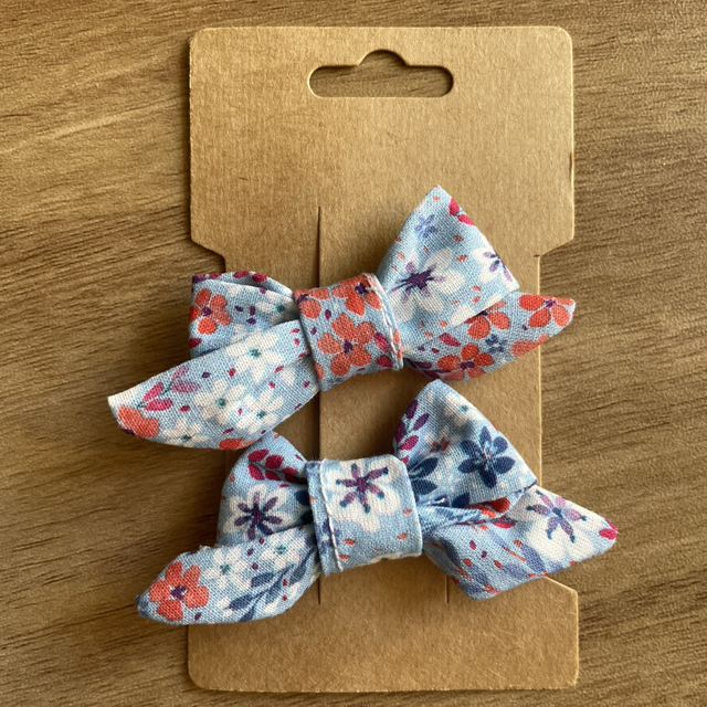 Barrette Éléonore bleue à fleurs 