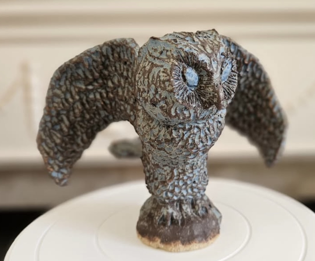 Hoot! - Stoneware sculpture by Hookata