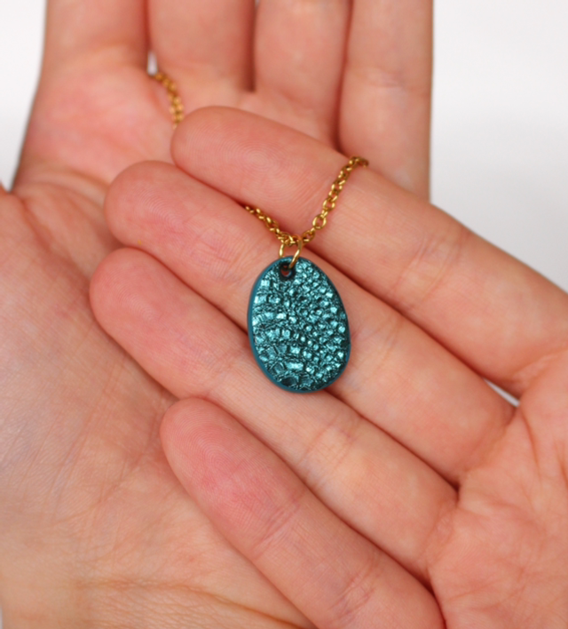 Pendentif Cleo • couleurs métallisées