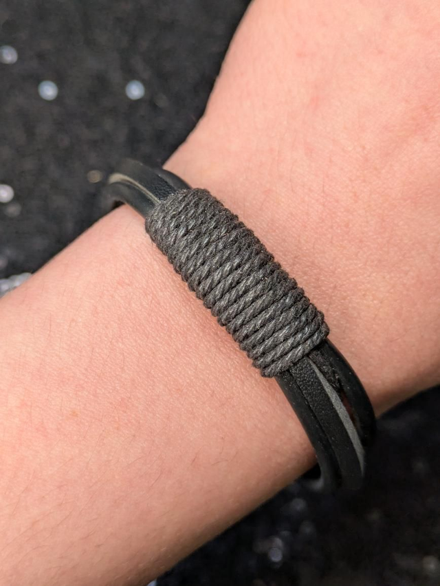 Bracelet cuir (2 modèles)