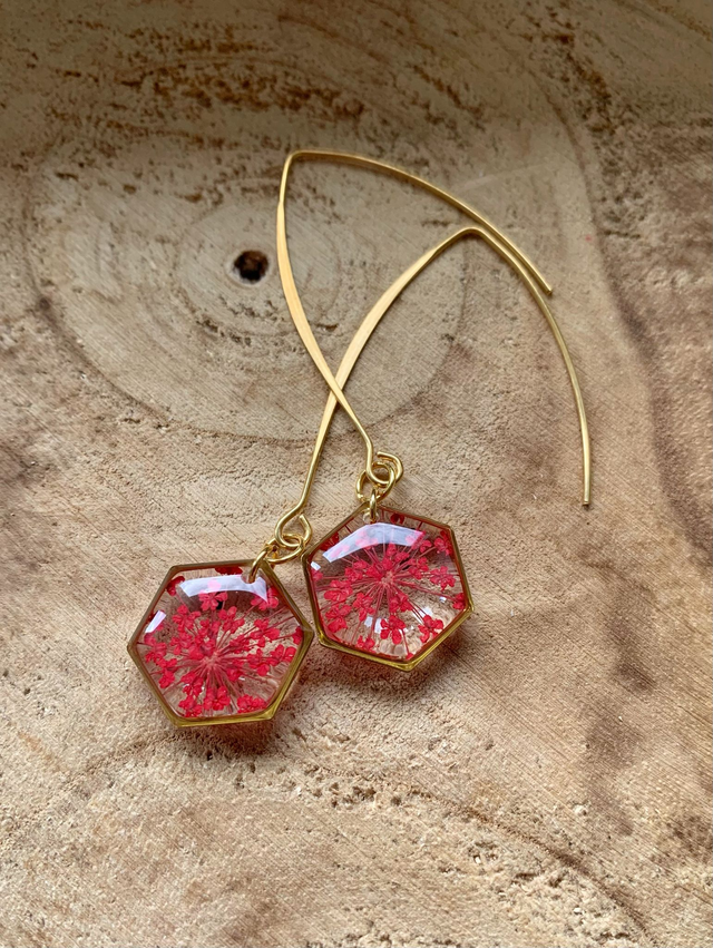 Rouges : boucles d&#039;oreilles pendantes (dorées)