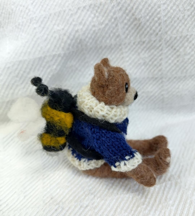 Folk Tails : Honey Bear / Arth Mêl