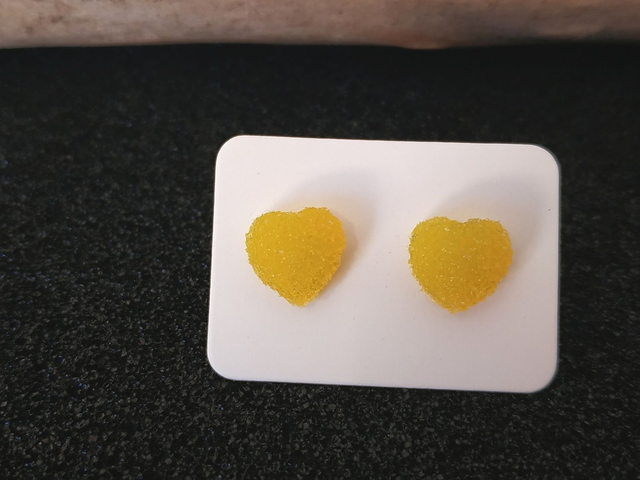 Boucles d'oreilles clous cœur jaune cristallisé