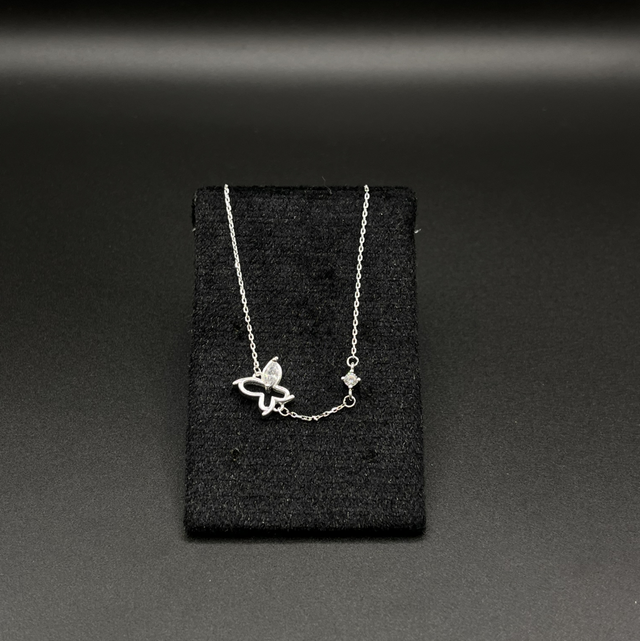 Pulseira borboleta vazada com zircônia 