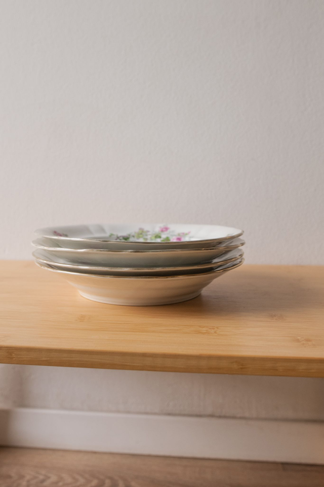 Lot de 4 assiettes creuses à motifs floraux roses 🩷