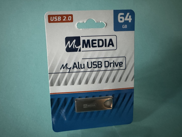 Verbatim MyMEDIA MyAlu USB Drive 