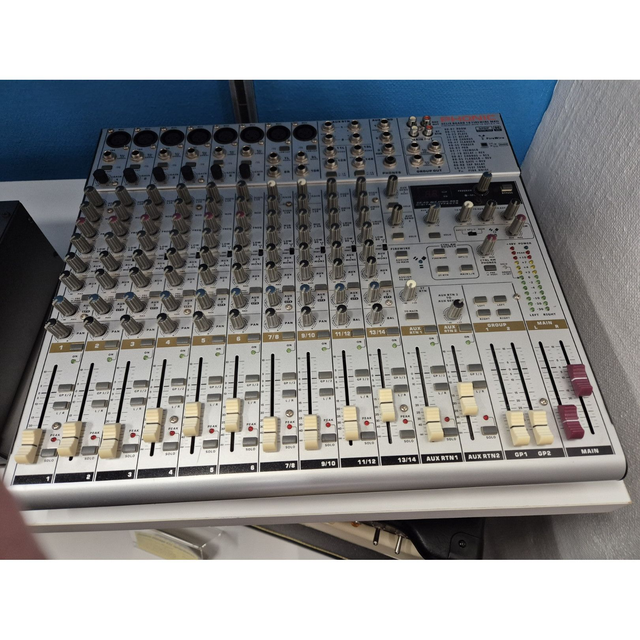 Phonic Helix Board 16 firewire MK2 mixer