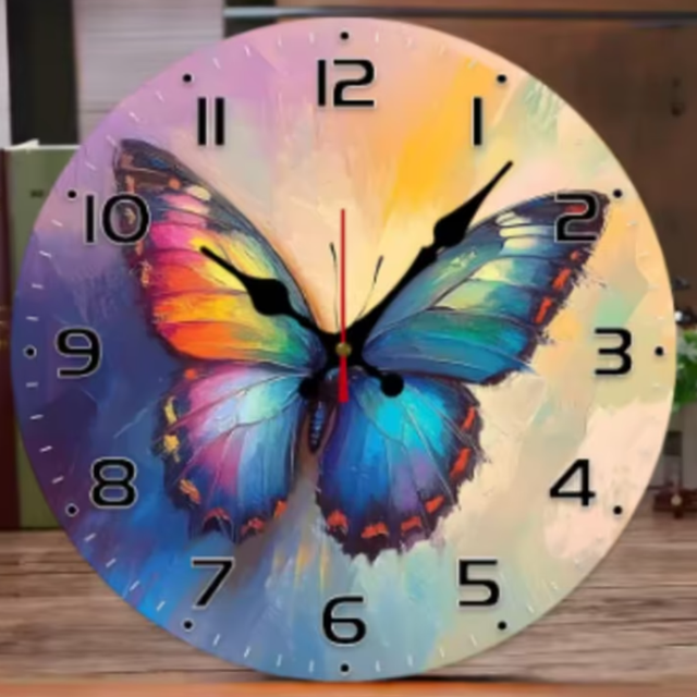 Ronde wandklok van hout Kleurige Vlinder (25cm)