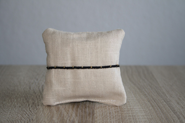 Dezentes Armband mit kleinen Perlenakzenten