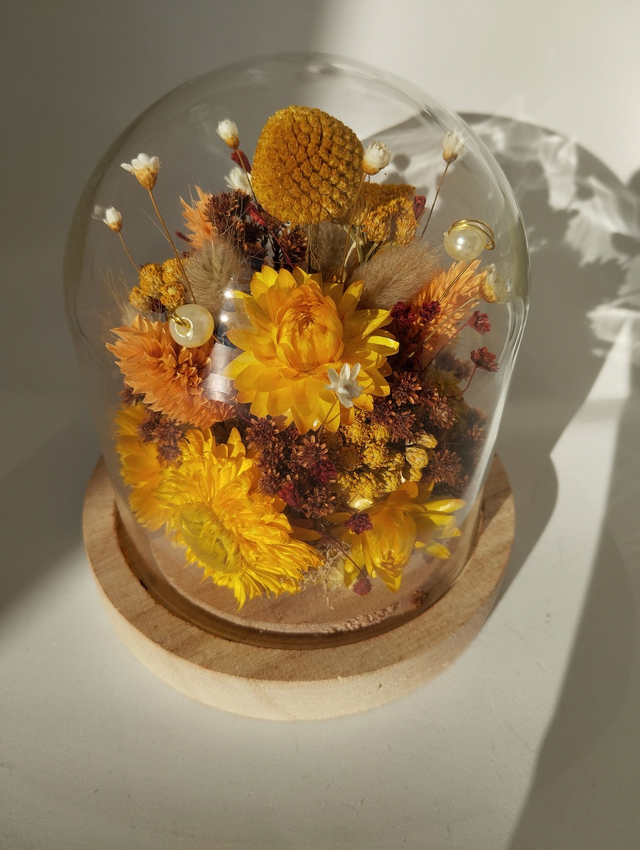 Cloche de fleurs séchées