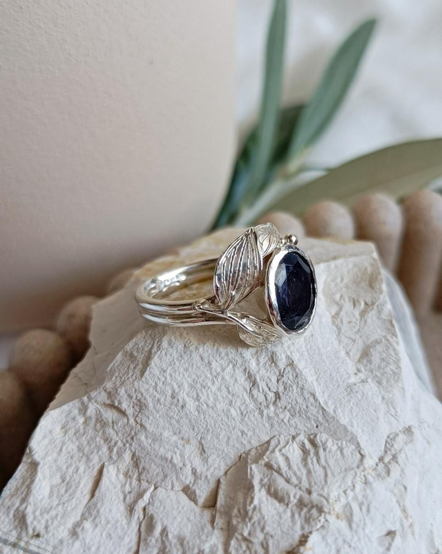 Anello Iolite