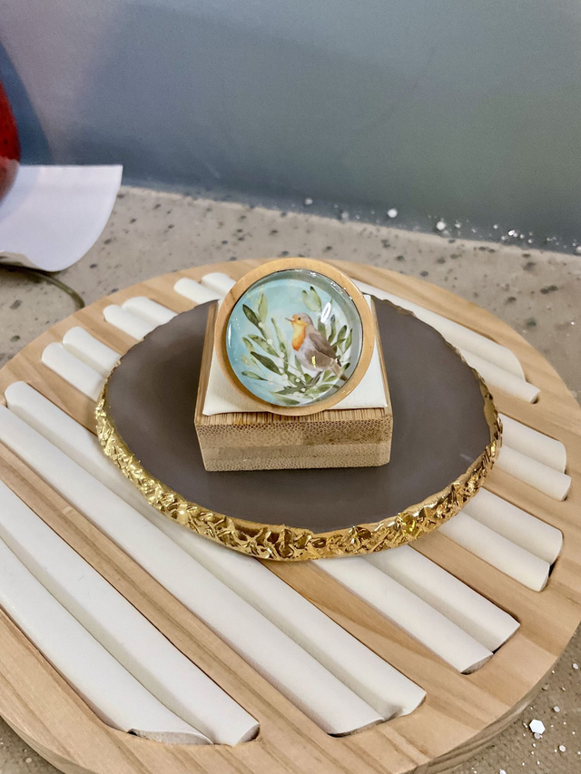 Handmade brooch with Robin design. Beautiful Christmas gift. Full set available.