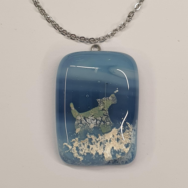 Blue silver white dog in snow pendant NEW