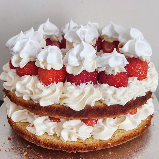 Strawberries &amp; Cream Cake