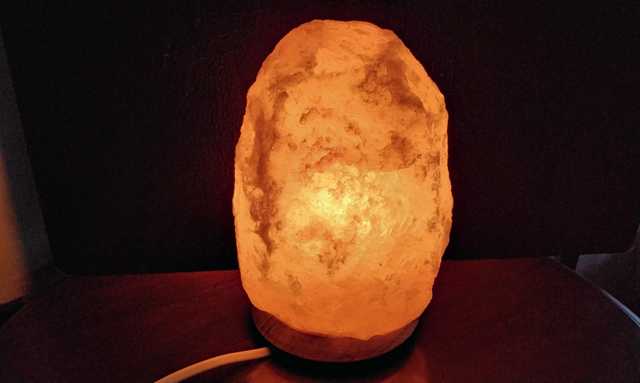 Lampe de sel rose de l’Himalaya brute