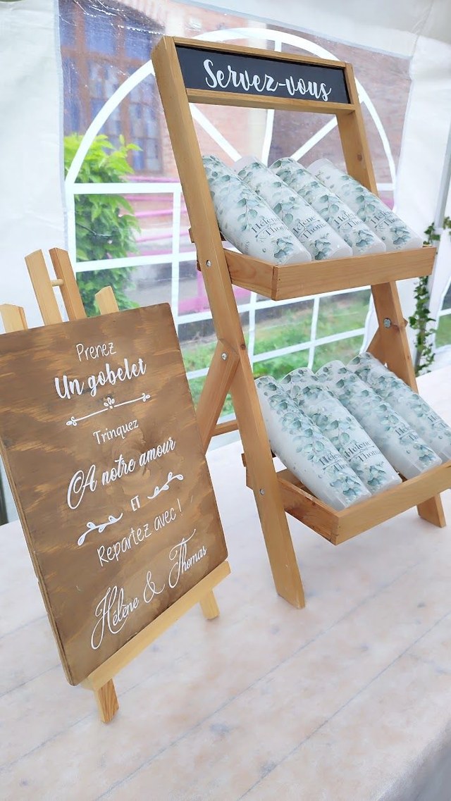 Présentoir en  bois 2 étages, et son chevalet personnalisé