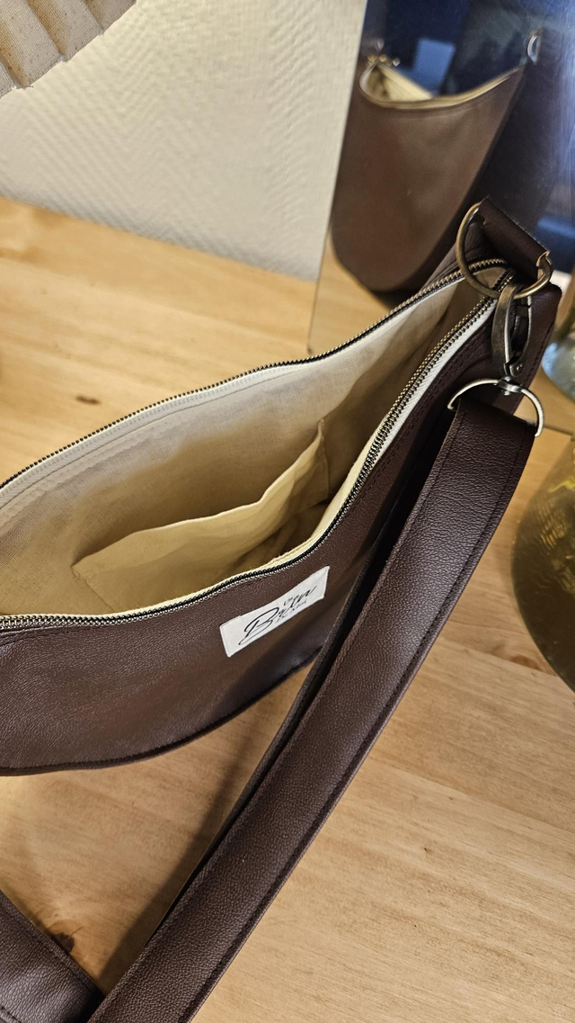 Sac demi-lune en simili cuir marron