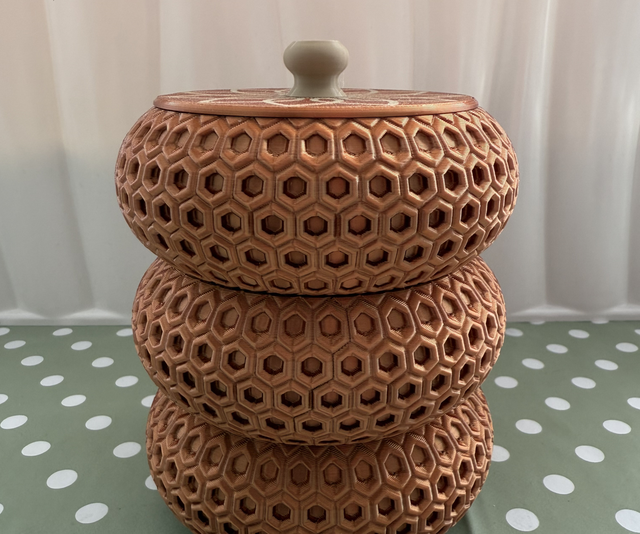 Beautiful set of 3 stackable pots