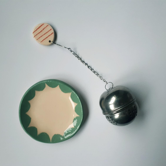 Petite coupelle et sa boule à thé 