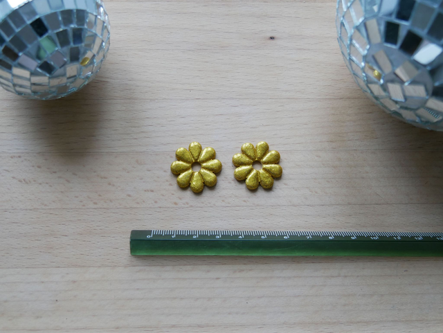 Marguerite doré paillettes 