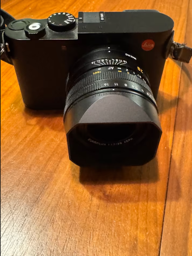 Leica Q3 including original accessories & packaging
