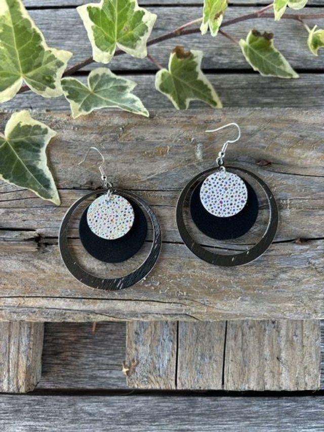 Boucles d'oreilles en cuir - Modèle Moshi argenté