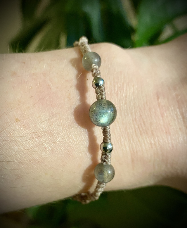 Bracelet ajustable macramé et perles de Labradorite