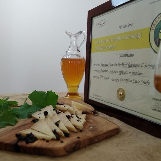 Pecorino affinato con vinacce di uva bianca